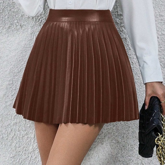 Brown Vegan Leather Pleated Mini Skirt - Picture 4 of 4